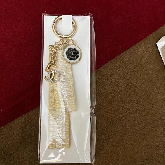 CHANEL Accessories - CHANEL Gold and Black Key Holder GWP
